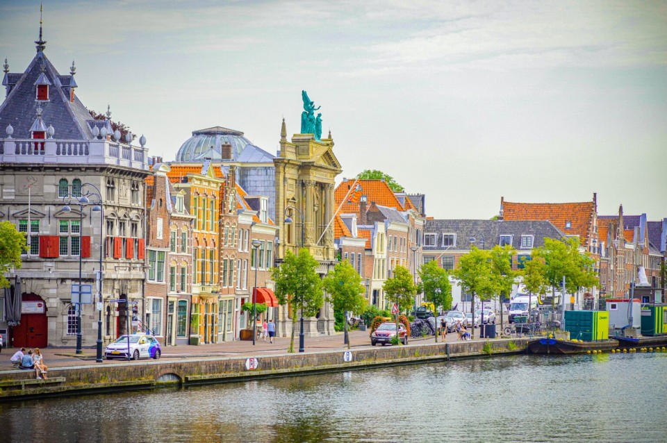 <h3><strong>Spaarne &ndash; Haarlem&rsquo;s Most Picturesque Canal 🌊🚣</strong></h3>
<p>The <strong>Spaarne River</strong> runs through the heart of Haarlem, offering <strong>breathtaking canal views</strong>, charming houses, and a perfect setting for <strong>boat rides and waterside caf&eacute;s</strong>.</p>
<p>🌟 <strong>What to Do?</strong><br>✅ Take a <strong>boat tour</strong> or rent a kayak 🚤<br>✅ Walk along the river at sunset for <strong>the best views</strong> 🌅<br>✅ Enjoy a coffee at a <strong>canal-side caf&eacute;</strong> ☕</p>
<p>💡 <strong>Fun Fact:</strong> The <strong>Teylers Museum</strong>, one of Haarlem&rsquo;s top attractions, sits <strong>right on the Spaarne River</strong>!</p>
<p>📍 <strong>Stroll along the Spaarne and soak in Haarlem&rsquo;s beauty.</strong></p>