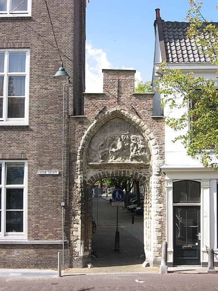 <h3><strong>Bagijnhofpoort &ndash; A Historic City Gate 🚪</strong></h3>
<p>This <strong>historic gateway</strong> was once the entrance to a <strong>Bagijnhof</strong>, a religious community where <strong>single Catholic women lived</strong> in the past.</p>
<p>🌟 <strong>Why Visit?</strong><br>✅ A <strong>well-preserved historic landmark</strong><br>✅ A great <strong>photo spot with medieval charm</strong><br>✅ A glimpse into <strong>Delft&rsquo;s Catholic history</strong></p>
<p>💡 <strong>Fun Fact:</strong> Many <strong>Dutch cities had Bagijnhof communities</strong>, and this gate is <strong>one of the few surviving remnants in Delft</strong>!</p>
<p>📍 <strong>Walk through history at Bagijnhofpoort.</strong></p>