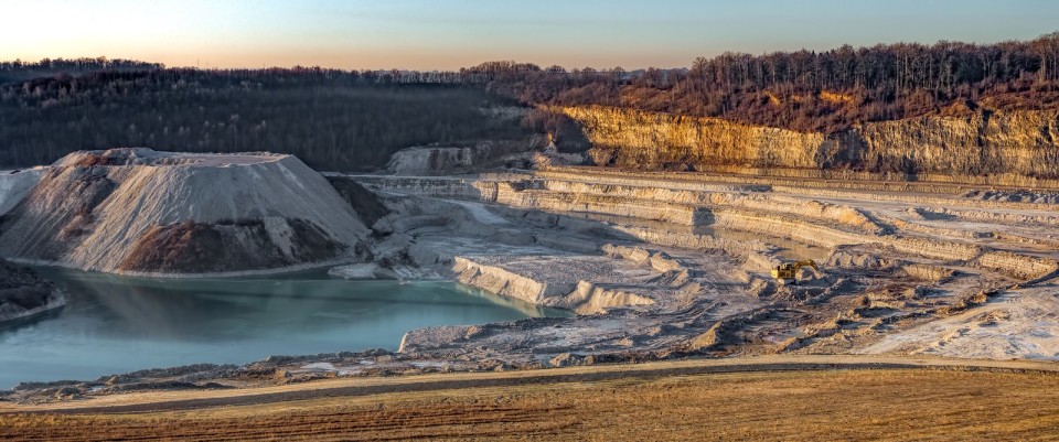 <p><strong>ENCI Quarry</strong> 🏞️⛰️🚴‍♂️</p>
<p>An abandoned limestone quarry turned into a nature reserve! Hike, cycle 🚴‍♂️, or just admire the stunning turquoise water. Looks like a secret paradise in the Netherlands! 🌊</p>
<p> </p>