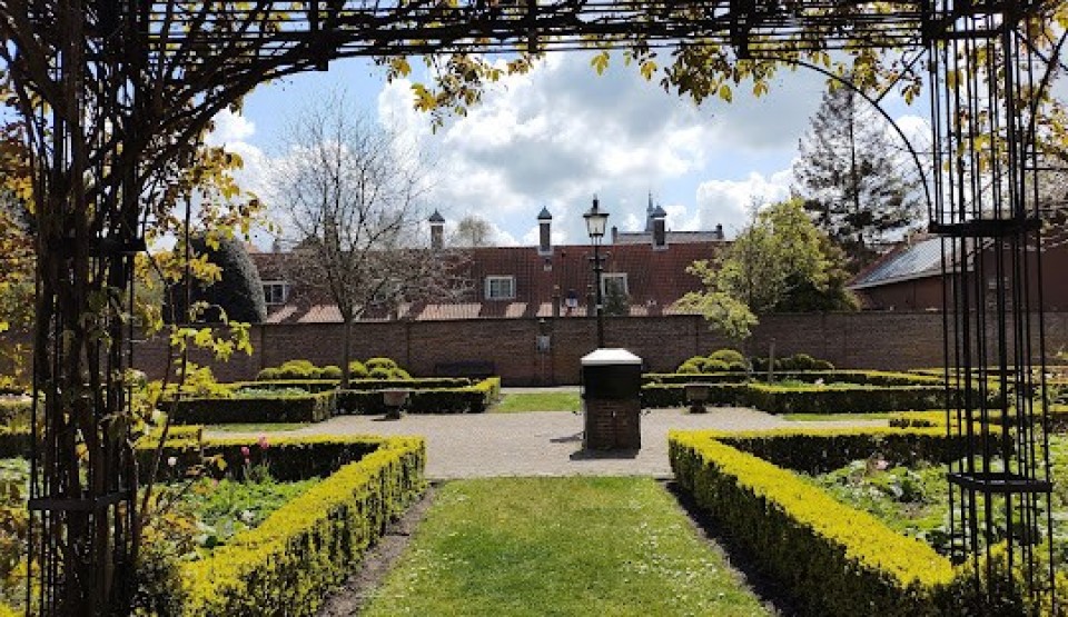 <h3><strong>Hofje van Pauw &ndash; A Hidden Garden in Delft 🌷🏡</strong></h3>
<p>Located near the <strong>Oude Kerk</strong>, <strong>Hofje van Pauw</strong> is a <strong>hidden garden and historical courtyard</strong>, offering <strong>a peaceful retreat</strong> from the city&rsquo;s energy.</p>
<p>🌟 <strong>Why Visit?</strong><br>✅ A <strong>picturesque courtyard with flowers &amp; benches</strong> 🌼<br>✅ A piece of <strong>Delft&rsquo;s rich social history</strong><br>✅ A perfect <strong>quiet spot for a break</strong></p>
<p>💡 <strong>Fun Fact:</strong> The <strong>original hofje</strong> was built <strong>for elderly women</strong>, but today, it&rsquo;s a <strong>residential area with a public garden</strong>.</p>
<p>📍 <strong>Relax in the beauty of Hofje van Pauw.</strong></p>