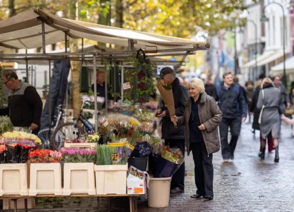 <h3><strong>Flower Market &ndash; A Colorful Burst of Delft&rsquo;s Charm 🌷🛍️</strong></h3>
<p>Every <strong>Thursday</strong>, the <strong>Delft Flower Market</strong> fills <strong>Markt Square</strong> with <strong>vibrant tulips, fresh-cut flowers, and potted plants</strong>.</p>
<p>🌟 <strong>Why Visit?</strong><br>✅ Find <strong>beautiful Dutch tulips &amp; seasonal flowers</strong> 🌸<br>✅ A great place for <strong>souvenirs &amp; gifts</strong> 🎁<br>✅ A lively <strong>local atmosphere</strong></p>
<p>💡 <strong>Fun Fact:</strong> The Netherlands is the <strong>world&rsquo;s largest exporter of tulips</strong>, and Delft&rsquo;s flower market showcases <strong>some of the best!</strong></p>
<p>📍 <strong>Experience Delft&rsquo;s floral beauty at the Flower Market.</strong></p>