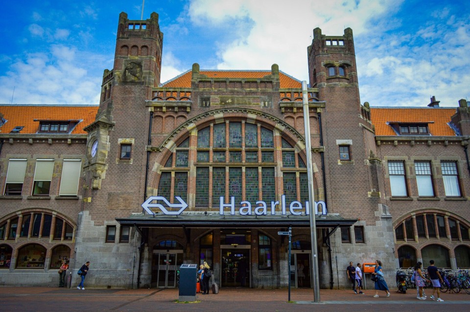 <h3><strong>Haarlem Station &ndash; A Historic Train Station 🚉</strong></h3>
<p>Haarlem&rsquo;s <strong>railway station</strong> is one of <strong>the oldest and most beautiful in the Netherlands</strong>.</p>
<p>🌟 <strong>Why Visit?</strong><br>✅ Stunning <strong>Art Nouveau architecture</strong> 🎨<br>✅ One of the <strong>most photogenic train stations in the country</strong><br>✅ A key hub for exploring <strong>Amsterdam &amp; nearby cities</strong></p>
<p>📍 <strong>Start your Haarlem journey at the historic station!</strong></p>